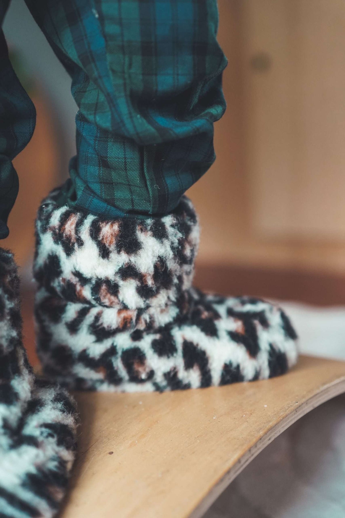Wysokie kapcie 100% wełny, Leopard