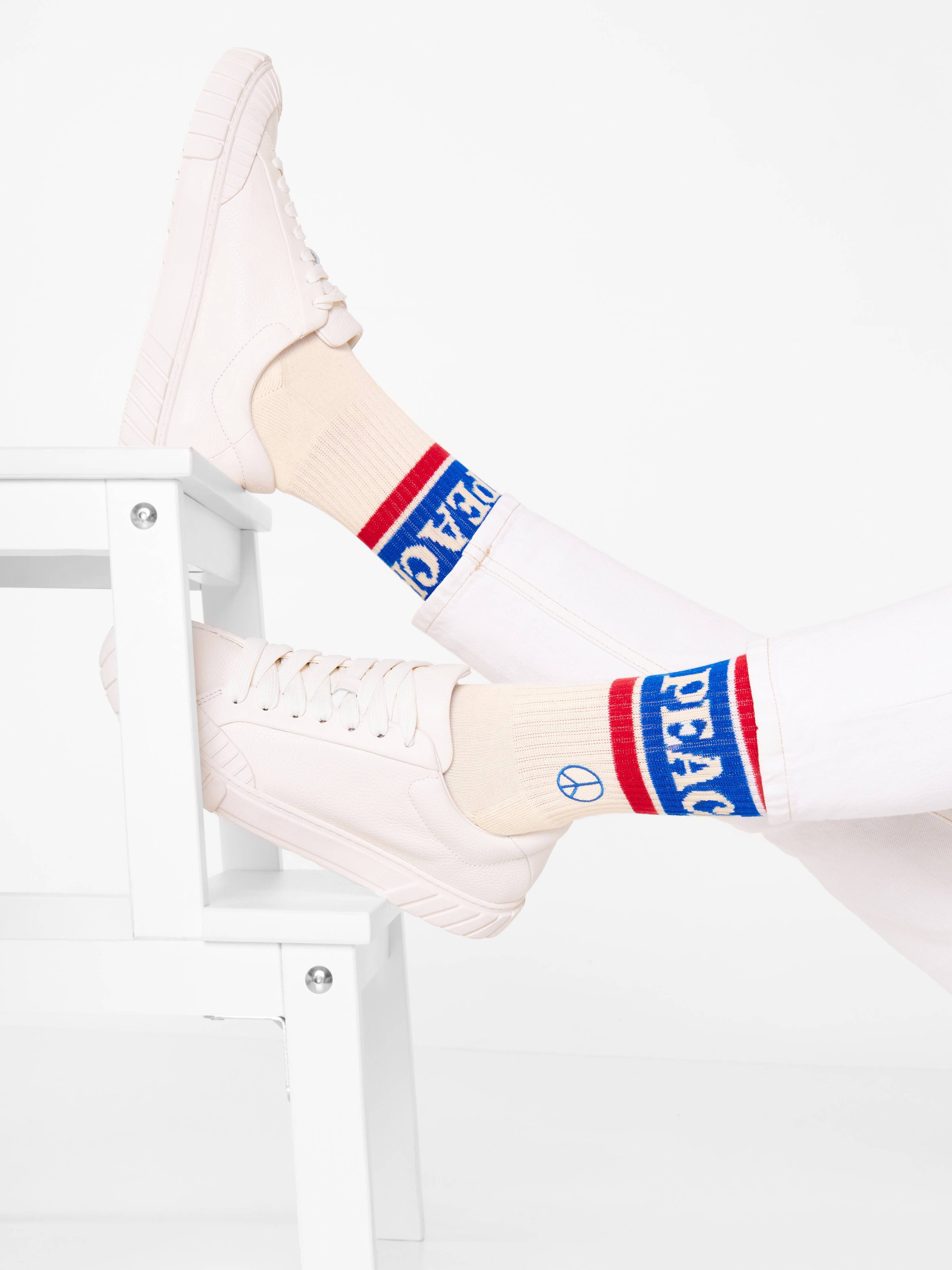 Skarpety z organicznej bawełny Love & Peace typu crew z haftowanym peace