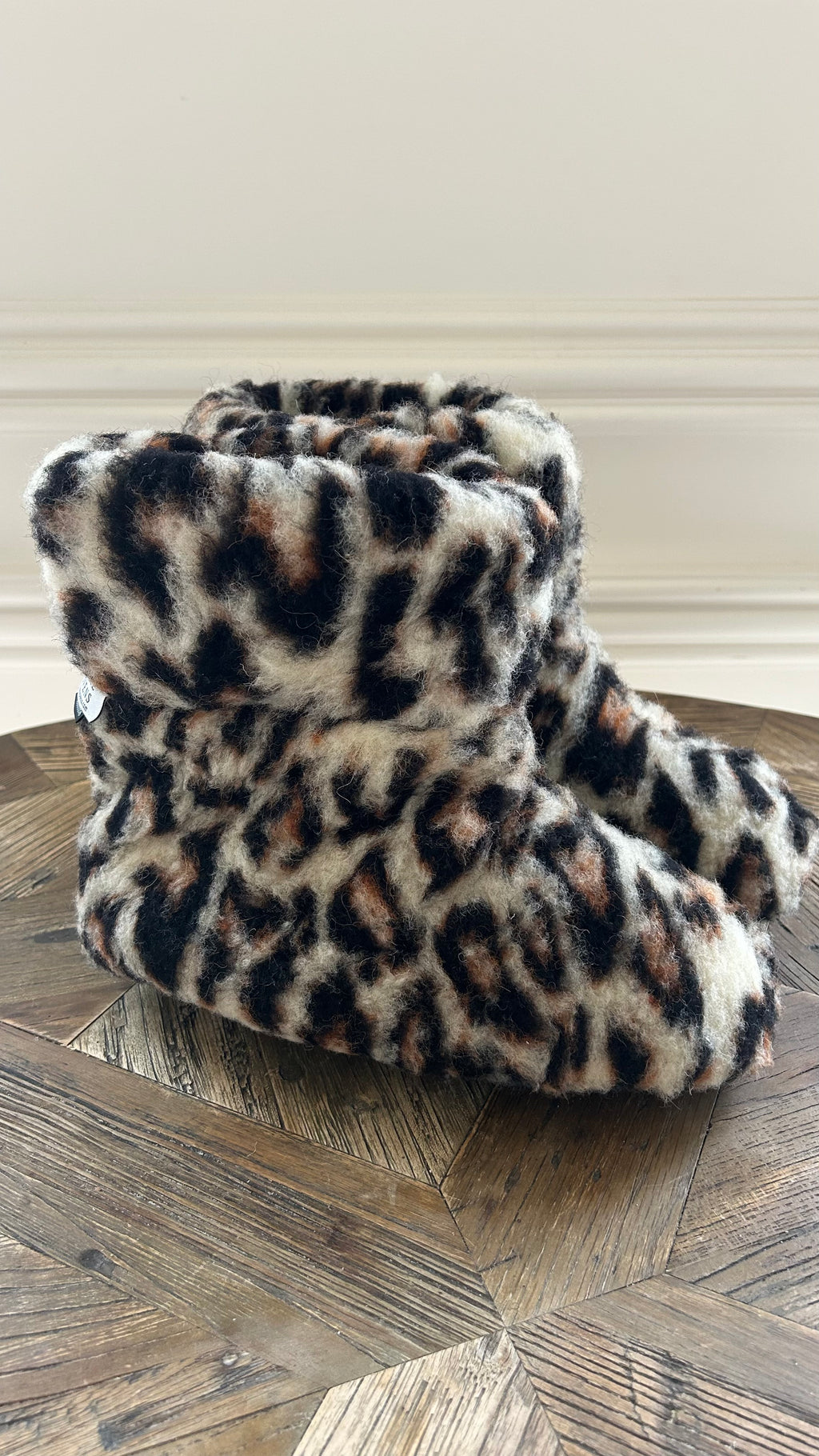 Wysokie kapcie 100% wełny, Leopard